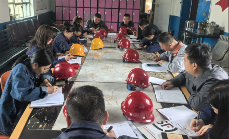 工投公司機關黨支部開展&ldquo;踐行八項規(guī)定守初心 淬煉作風本色擔使命&rdquo;主題黨日活動