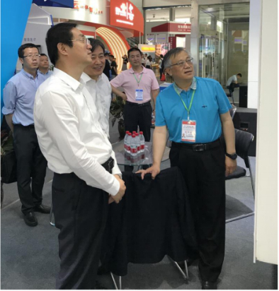 省委常委、西寧市委書(shū)記王曉蒞臨第十九屆青洽會(huì)青海物產(chǎn)展位參觀(guān)