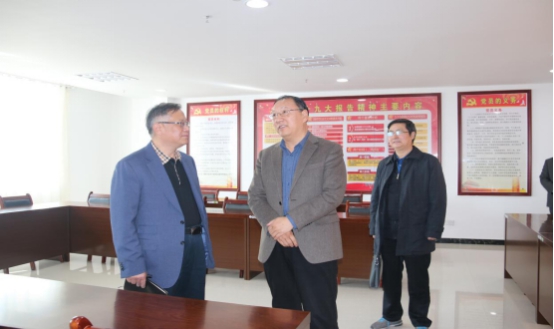 省委常委、省總工會(huì)主席馬吉孝等一行蒞臨青海物產(chǎn)集團(tuán)公司視察，調(diào)研指導(dǎo)道路貨運(yùn)企業(yè)建會(huì)、貨運(yùn)司機(jī)入會(huì)等工作